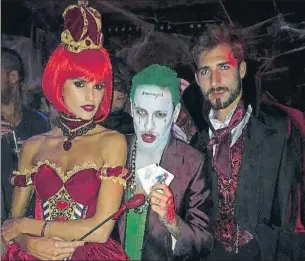  ??  ?? Neymar organizó una animada fiesta en Halloween. Sigue acaparando portadas... por sus fiestas