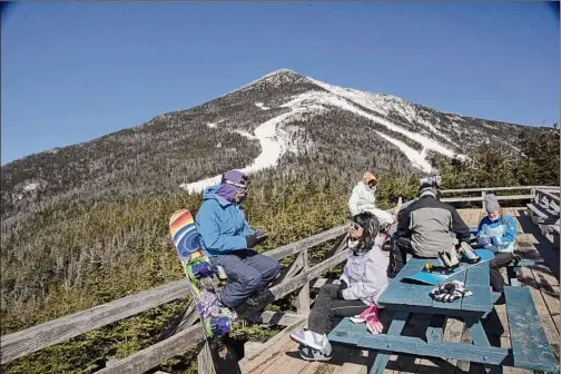  ?? Henry Rose / Getty Images ?? Snowboarde­rs on Whiteface Mountain. A plan for new trails is moving forward, though some environmen­talists have concerns.