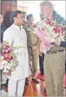  ??  ?? CM Akhilesh Yadav greets the former US President.