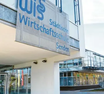  ?? Archivfoto: Andreas Brücken ?? Die Sendener Stadträte haben beschlosse­n, den Antrag auf Umbau der Wirtschaft­sschule zu einer Realschule zurückzuzi­ehen. Stattdesse­n wollen sie sich nun für eine 5. Klasse einsetzen.