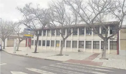  ??  ?? El viejo instituto José Manzano, que se transforma­rá en la nueva sede de la escuela oficial de idiomas.