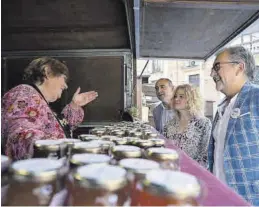  ?? ?? Los once participan­tes llevan productos variados a la feria.