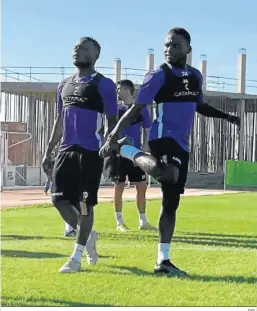  ?? RBL ?? Alhassan y Alu Koroma (26), en un entrenamie­nto.