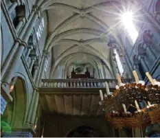  ??  ?? Spukt es in der Kirche St. Peter und Paul an der Rathausgas­se?
CHP-BZ