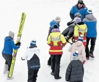  ?? BILD: SN/AP/LEHTIKUVA ?? Kombiniere­r Mario Seidl wurde aus dem Skisprung-Stadion in Lahti getragen.