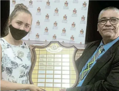  ?? ?? TOP ACHIEVER: Port Alfred High School head girl for 2021, Carissa le Roux, was named Dux with a 84.2% aggregate, seen here with headmaster Nigel Adams