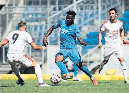  ?? FOTO: EIBAR ?? Sergi Enrich y Kike García intentan presionar a un rival del Hoffenheim en el amistoso de ayer