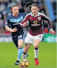  ?? Dave Thompson ?? Jeff Hendrick holds off pressure from Adam Forshaw of Middlesbro­ugh