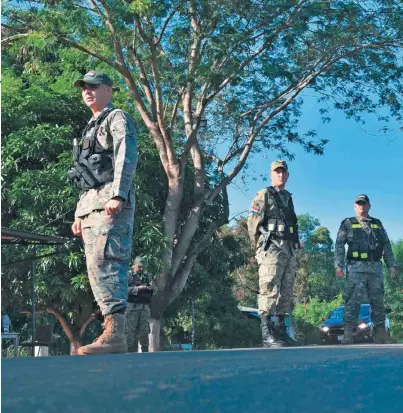  ?? / AFP ?? Paraguay enfrenta la problemáti­ca del narcotráfi­co por vías terrestre, aérea y fluvial.