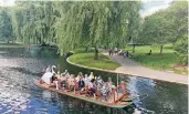  ?? RP-FOTOS: BAUER/RUHNAU ?? Düsseldorf hat den Hofgarten, Boston den zentralen „Public Garden“mit Schwanenbo­ot-Flotte