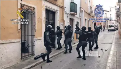  ?? Foto: Guardia Civil ?? 18 Häuser in den Provinzen Alicante und Málaga wurden durchsucht.