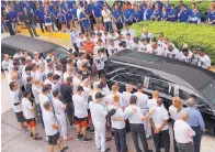  ?? CARL JUSTE/JOURNAL ?? Miami Marlins players gather alongside a hearse carrying the body of pitcher Jose Fernandez as it leaves Marlins Park on Wednesday.