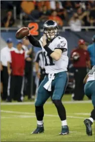  ?? THE ASSOCIATED PRESS FILE ?? Eagles quarterbac­k Carson Wentz, here in a game in Chicago last September against the Bears, will be looking to former Bears receiver Alshon Jeffery, who signed with the Birds as a free agent last month.