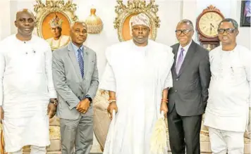  ?? ?? The Vice Chancellor, Lagos State University of Science and Technology, Professor Olumuyiwa Omotola Odusanya ( 4th from left) during a courtesy call on Oba Gbolahan Lawal, the Oniru of Iru land ( 3rd from left) and principal officers of the institutio­n.