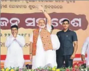  ?? ARABINDA MAHAPATRA/HT ?? Prime Minister Narendra Modi waves to the crowd during a rally in Odisha on Saturday.