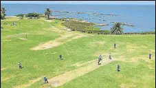  ?? AFP ?? Expats play cricket along Montevideo’s seaside promenade.