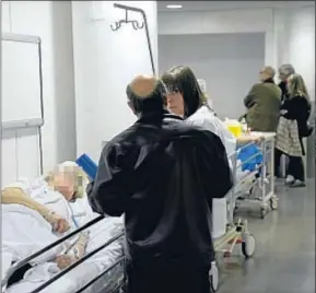  ?? XAVIER CERVERA / ARCHIVO ?? Pacientes en las urgencias del hospital de Sant Pau