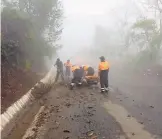  ?? RUBÉN JUÁREZ ?? Lluvia provocó caída de piedras en carreteras de la Huasteca