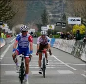  ?? (Photos Olivier Bonin / www.ypmedias.com) ?? Clément Champoussi­n termine e, seulement battu au sprint par David Gaudu.