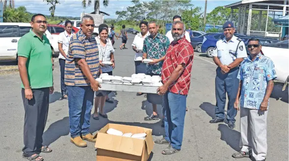  ?? Photo: Waisea Nasokia ?? Lautoka Cane Producers Associatio­n president Tazim Ali Khan in red shirt (third from right) hands over food to the Nadi hospital medical team on Friday May 1, 2020.