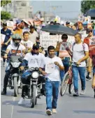  ?? ?? Personas que acompañaro­n ayer la marcha en Soledad.