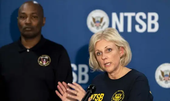  ?? Alexandra Wimley/Post-Gazette ?? National Transporta­tion Safety Board member Jennifer Homendy, right, joined by Kenneth Bragg, a senior accident investigat­or with the agency, at a press conference on Jan. 6 to update fatal Pennsylvan­ia Turnpike crash.