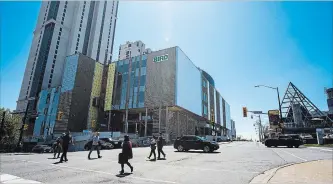  ?? JULIE JOCSAK
TORSTAR ?? The new 5,000-seat entertainm­ent centre in Niagara Falls is scheduled to open this year.