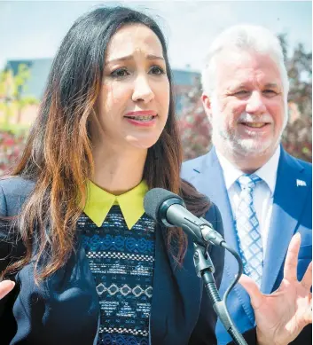  ??  ?? Marwah Rizqy et le premier ministre Philippe Couillard, hier, lors de la conférence de presse organisée pour annoncer la candidatur­e de Mme Rizqy dans Saint-laurent. PHOTO TOMA ICZKOVITS, AGENCE QMI