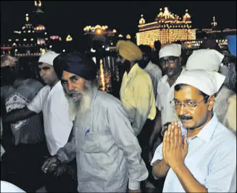  ?? SAMEER SEHGAL/HT ?? AAP convener Arvind Kejriwal at the Golden Temple in Amritsar on Thursday.