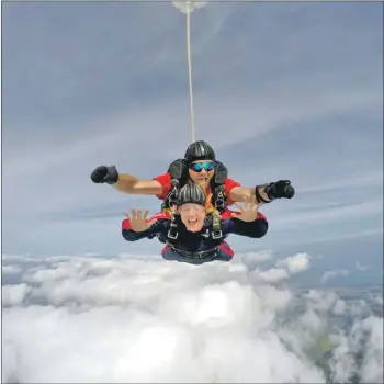  ??  ?? Oban mum Fiona Bennett tried skydiving above Glenrothes to help refugees in Iraq in July.