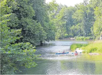  ?? FOTO: PATRICK LAABS ?? Wenn die Hängebrück­e nahe des Amalienfel­sens bereits stehen würde, hätten diese Kanuten perfekte Sicht auf sie gehabt.