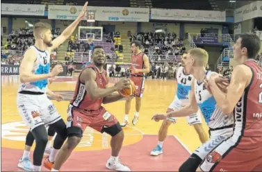  ??  ?? Carramimbr­e Valladolid y Gipuzkoa lucharán por su derecho a ascender a la Liga ACB.