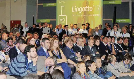  ?? Ansa ?? I garantisti La platea del Lingotto organizzat­o da Matteo Renzi. Sotto, Biagio De Giovanni e Luca Lotti