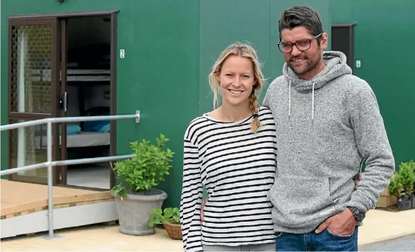  ?? PHOTO: REXINE HAWES/FAIRFAX NZ ?? Damian Bardoul and Lauren Hilhorst manage the new Matamata Backpacker­s.