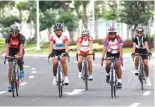  ?? TYASEFANIA FEBRIANI/JAWA POS ?? PEMANASAN: Para triathlete pelatnas (dari kiri) Ahsita Aulia Azzahra, Varra Dinda Adha S., Ikhfa Alquwiyu, Luthfillah Riendra Majid, dan Illa berlatih di kawasan Pakuwon City, Surabaya.