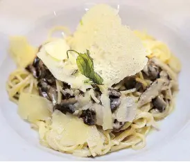  ??  ?? Comfort-food favorite: Bloom’s truffle pasta