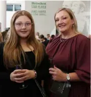  ?? Reading Today, ?? Abbie Shakespear­e (left) won Young person of the Year, sponsored by with her mum, Andrea Pollard