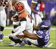  ?? BRUCE KLUCKHOHN / ASSOCIATED PRESS ?? The Bengals’ Andy Dalton is sacked by Vikings defensive end Danielle Hunter during Sunday’s 34-7 defeat in Minneapoli­s.