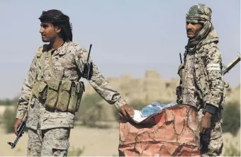  ?? AFP ?? Yemeni tribesmen loyal to the Hadi government man a checkpoint in Shabwa province