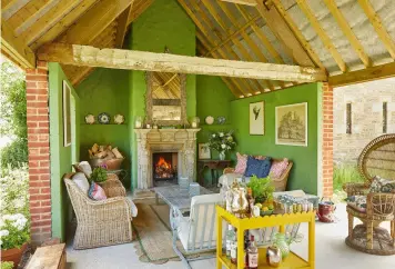  ?? ?? In Sarah Vanrenen’s barn, the fireplace offers a cosy focal point for alfresco gatherings