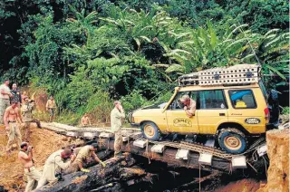  ??  ?? Esporte. A marca sempre esteve envolvida em competiçõe­s, como o Camel Trophy