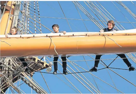  ?? FOTOS (2): RAINER HAMBERGER ?? Beim Setzen der Segel der Sea Cloud Spirit geht es hoch hinaus.