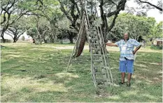  ?? SIBONELO NGCOBO
African News Agency (ANA) ?? RICKY Perumal shows a rusted slide at another park in Via Davallia Road that has not been replaced or restored. |