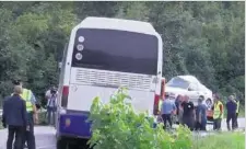  ?? GAZETA EXPRESS ?? Das Auto der Familie kollidiert­e mit einem Bus.