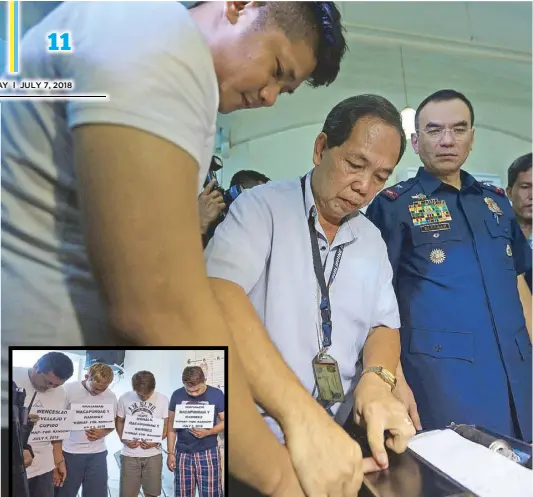  ?? EDD GUMBAN ?? Police Officer 2 Jaycee Abana is booked for kidnapping at the Makati police headquarte­rs yesterday as NCRPO director Chief Superinten­dent Guillermo Eleazar looks on. Inset shows his alleged accomplice­s Mocapundag brothers Mohalem, Muhamad and Mohalil...