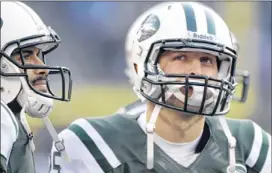  ?? KATHY WILLENS / ASSOCIATED PRESS ?? New York Jets quarterbac­ks Tim Tebow (right) and Mark Sanchez stand next to each other during their game against San Diego on Sunday. Sanchez, the former starter, lost his job last week to Greg McElroy.