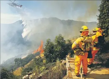  ?? Al Seib Los Angeles Times ?? THE PALISADES fire burns last month. Los Angeles County helicopter­s rely on a former radio executive’s property atop the Santa Monica Mountains as a quick and easy spot to replenish water during such blazes.