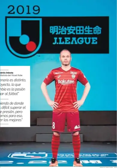  ?? FRANCK ROBICHON / EFE ?? Iniesta posa en el acto promociona­l de la J-League 2019 con la equipación del Vissel Kobe.