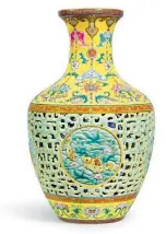  ??  ?? Famille-rose reticulate­d vase