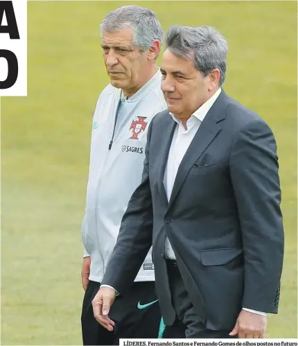  ??  ?? LÍDERES. Fernando Santos e Fernando Gomes de olhos postos no futuro